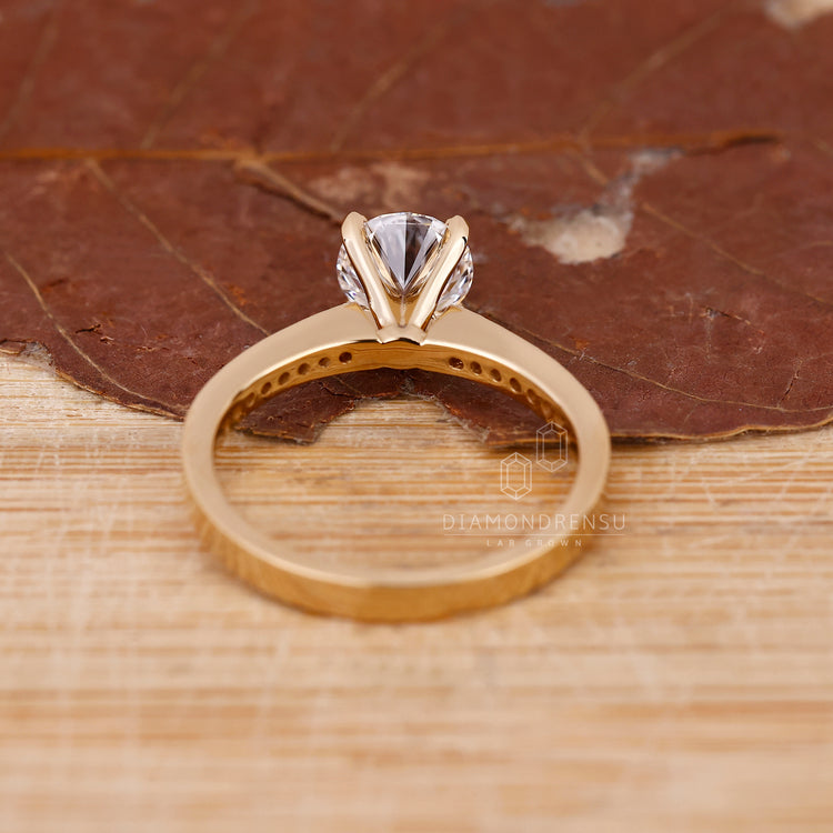 Round Diamond Engagement Ring Yellow Gold