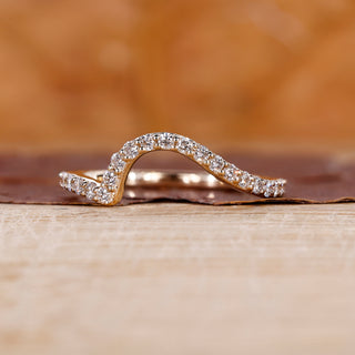 An ocean wave wedding band with flowing design