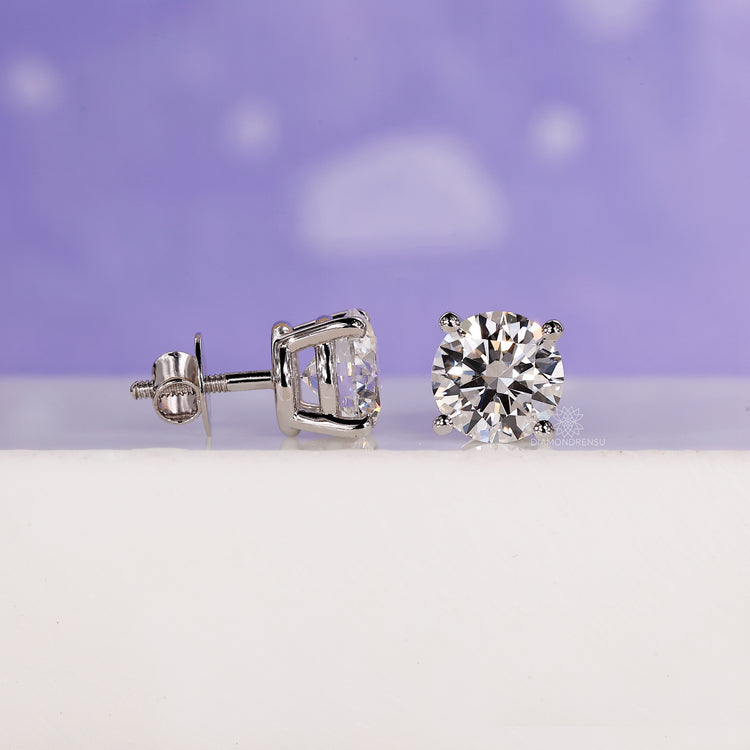 3 carat earrings featuring round diamond and IGI certified quality for lasting sparkle.