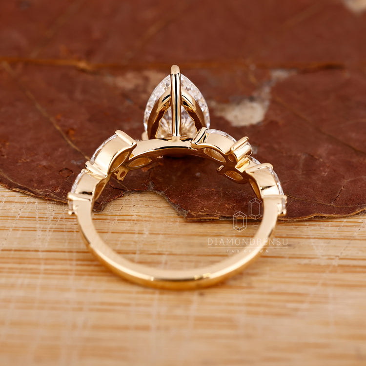 Diamondrensu engagement ring with marquise side stones.