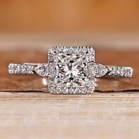 Round cut pave style adds detail to the tapered shank.