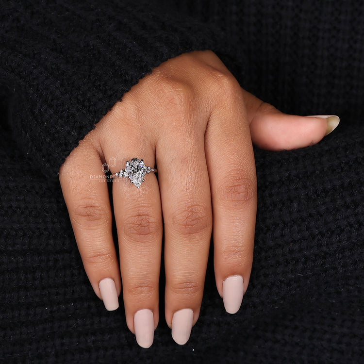 A mesmerizing pear diamond paired with round diamonds for a breathtaking ensemble.