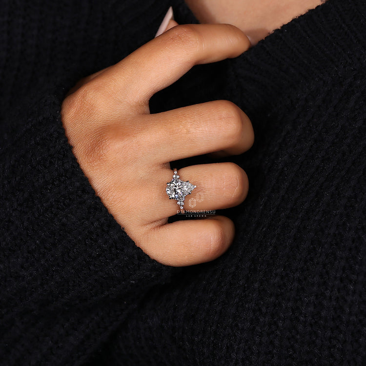 A pear-shaped diamond ring that blends contemporary design with vintage allure.