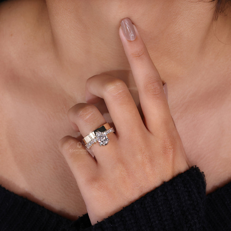 Prong Setting Ring showcasing brilliant pear-shaped diamonds.