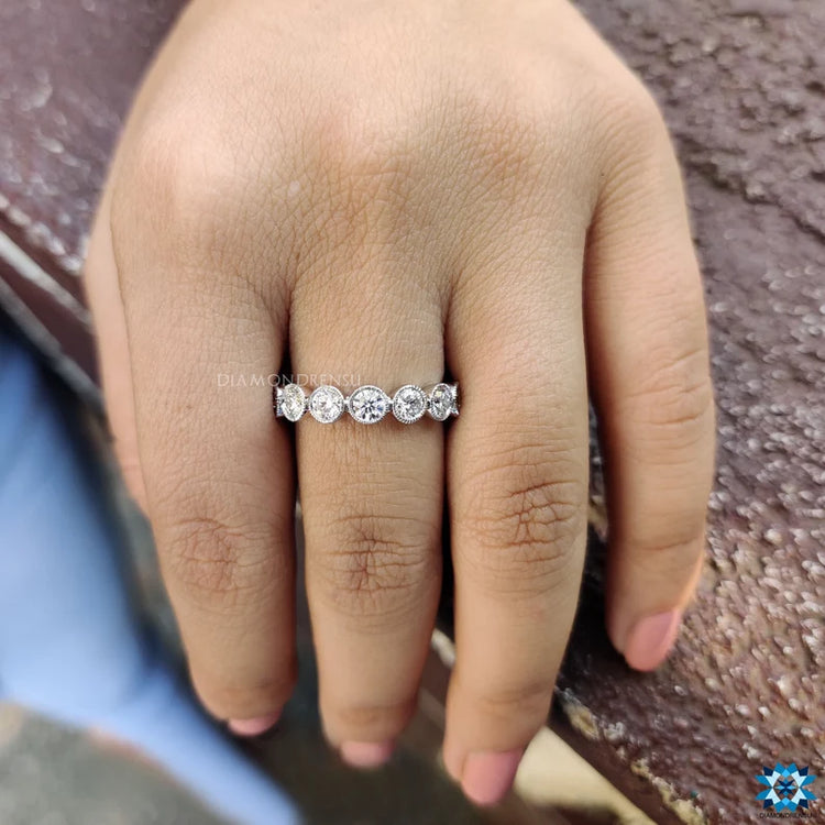 Diamondrensu wedding band with timeless design.