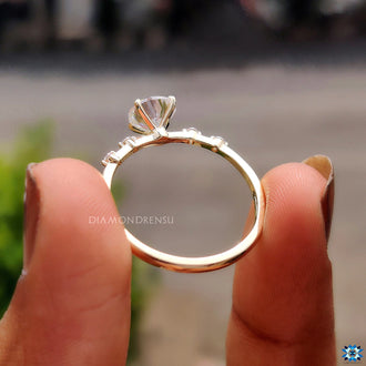 Prong setting ensures a perfect fit for the stone.