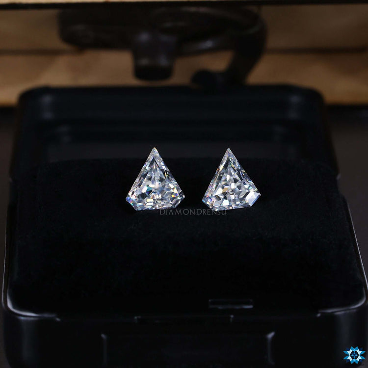 Loose stones available in diamond cut moissanite for Pair Of Stones use.