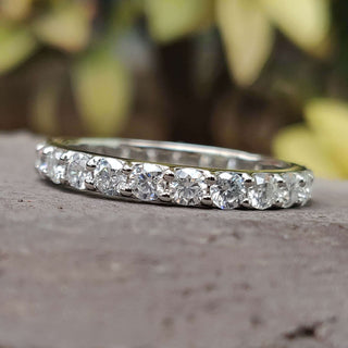 Simple wedding band with a timeless and elegant design.