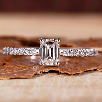 emerald engagement ring