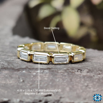 Diamondrensu band crafted with precision and moissanite sparkle.