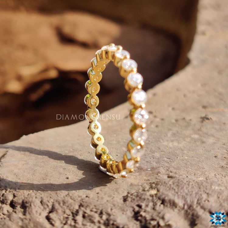 Full round wedding band in a sleek and sophisticated style.