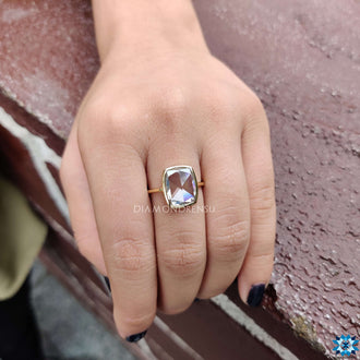An elegant rose cut ring in yellow gold, crafted to evoke old-world sophistication.