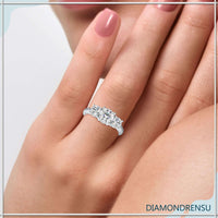 Round solitaire engagement ring in yellow gold, handmade design