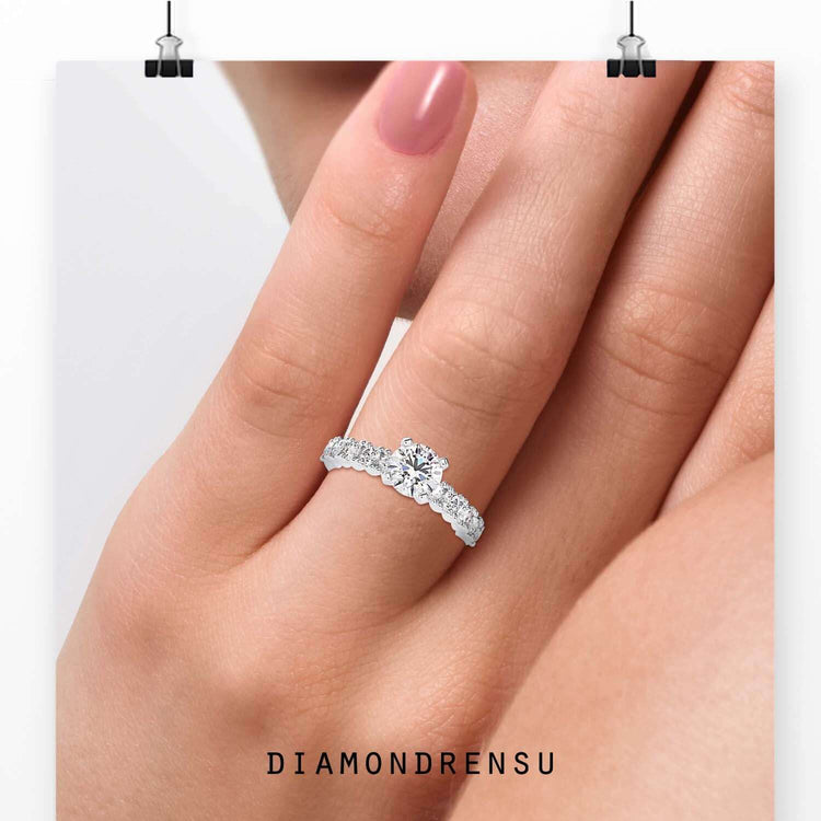 Beautiful pave setting for a round diamond engagement ring with
timeless style.