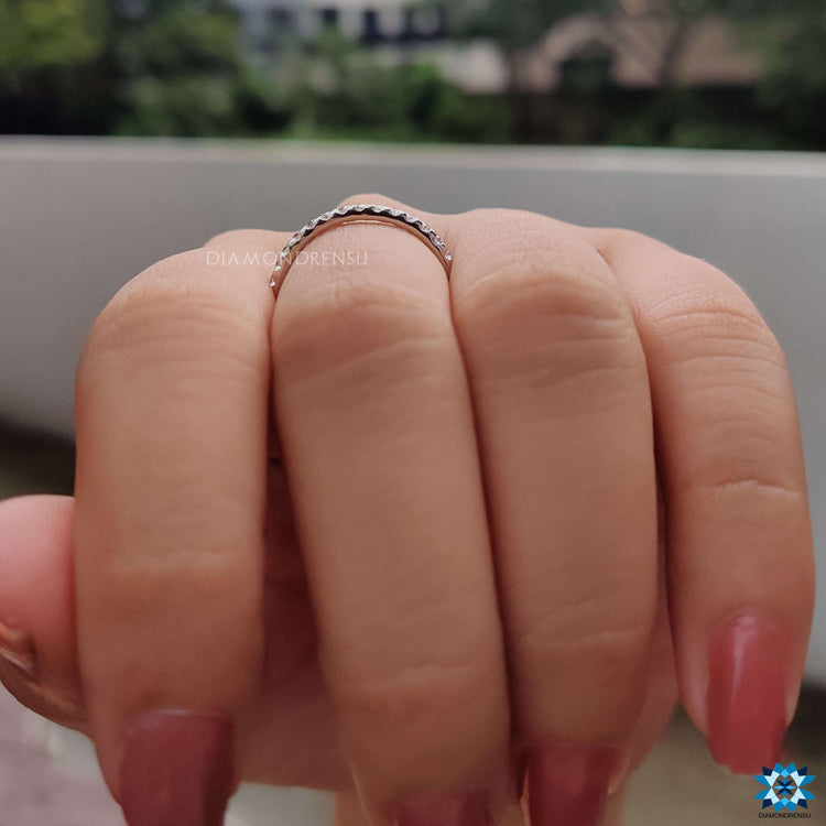 Wedding band moissanite style with a sleek and modern finish.