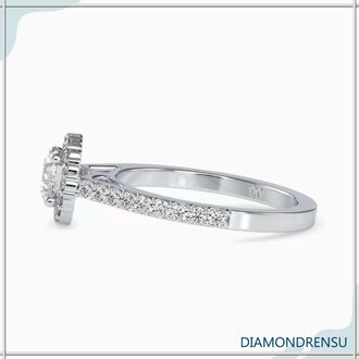 Halo diamond ring round with a dazzling design and brilliant sparkle.