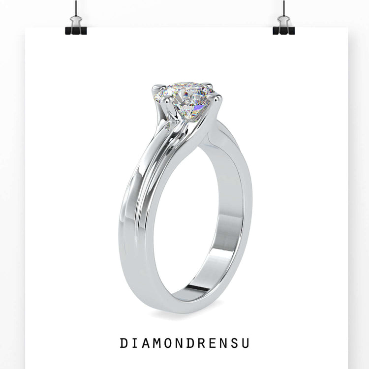 Diamond ring round brilliant cut designed for maximum sparkle and clarity.