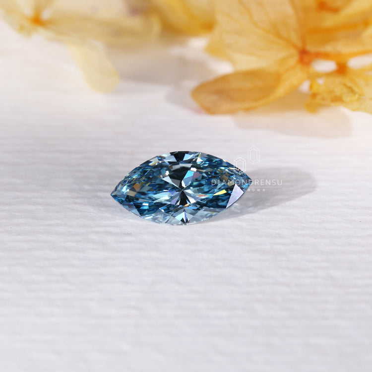 Loose diamond stones are available for purchase.