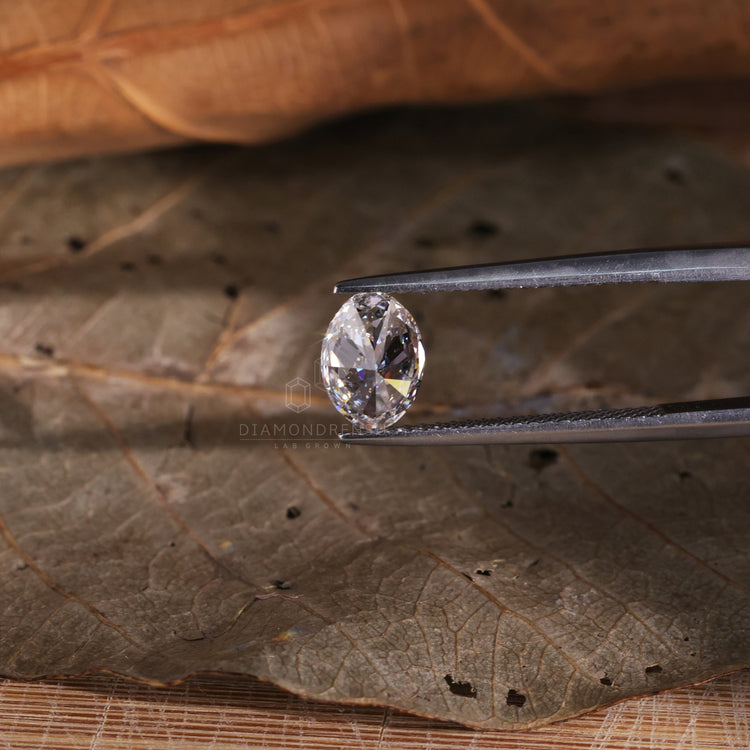 Diamondresnu Oval Cut Diamond displayed in 1 ct oval lab grown diamond for loose diamond buyers.