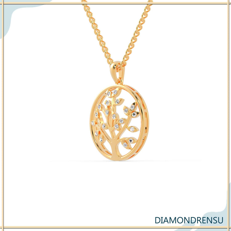 The pendant leaf adds a simple, natural touch to any look.