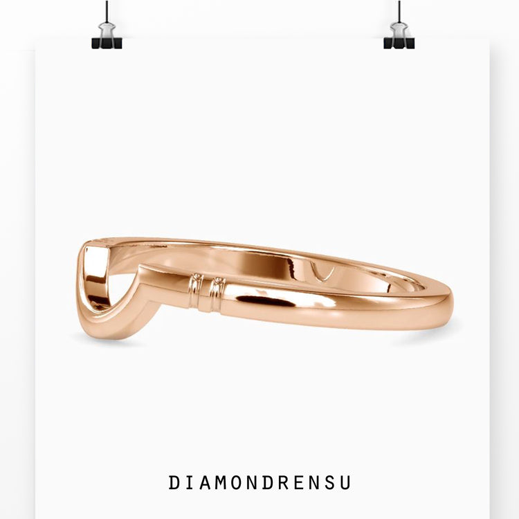 Handmade jewelry piece: curved wedding ring with modern style