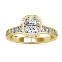 Round diamond engagement ring with a classic sparkle