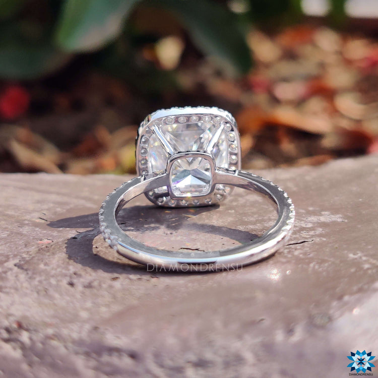 halo engagement ring - diamondrensu