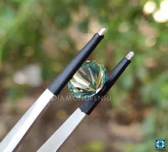 Moissanite loose stones in round cut Moissanite used in elegant fine jewelry by Diamondrensu.