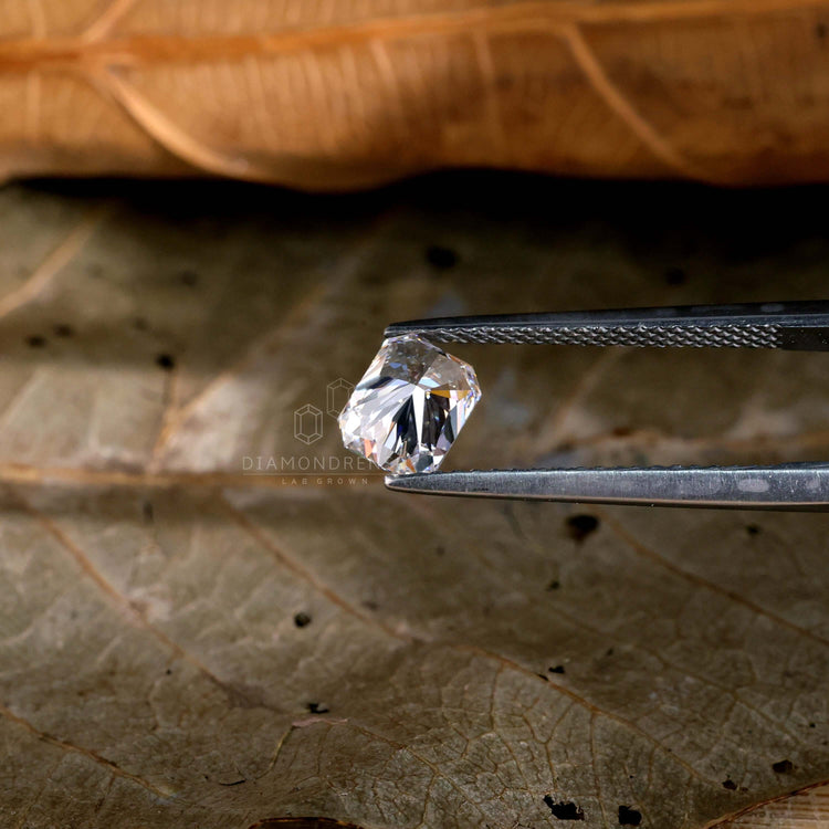 Loose lab grown diamond in 1 carat radiant cut diamond size.