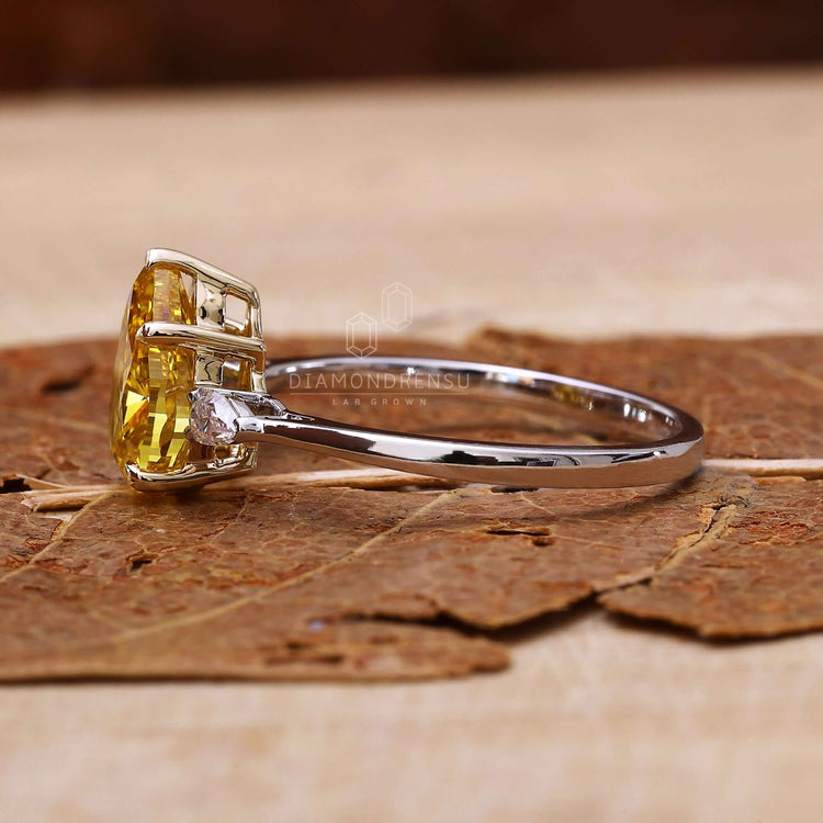 lab grown diamond engagement rings