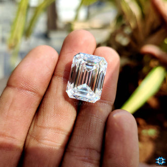 Emerald moissanite loose stone 19.29 carat.