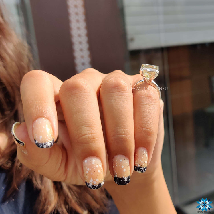 A timeless colourless moissanite engagement ring with a classic solitaire design.