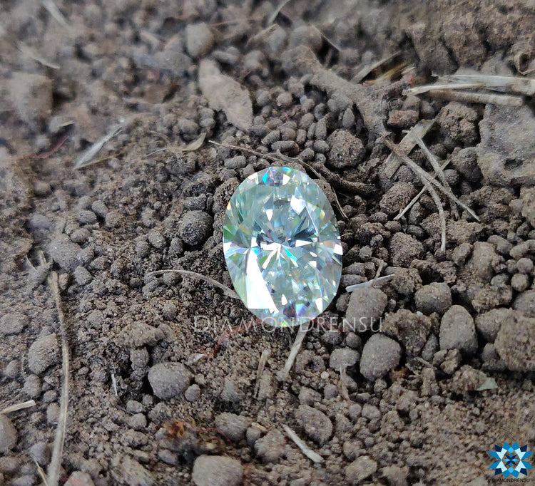 Moissanite stone shown in this listing.