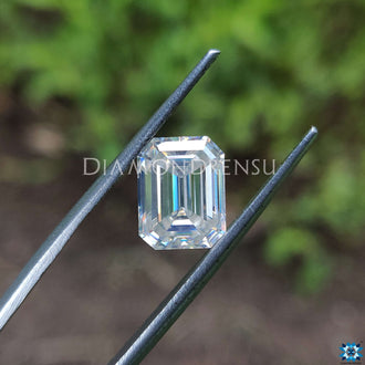 2.79 carat moissanite glowing near colorless moissanite.