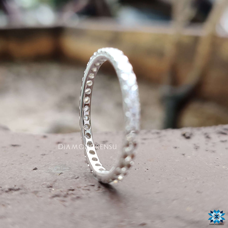 Round eternity band perfect for a minimalist wedding style.