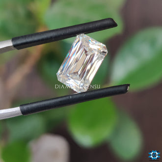 Loose moissanite stone displaying 3.05 carat moissanite fire.