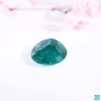 Natural emerald gemstone in 8.29 carat gemstone size.
