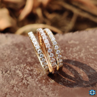 Full eternity band with scalloped pavé moissanite details.