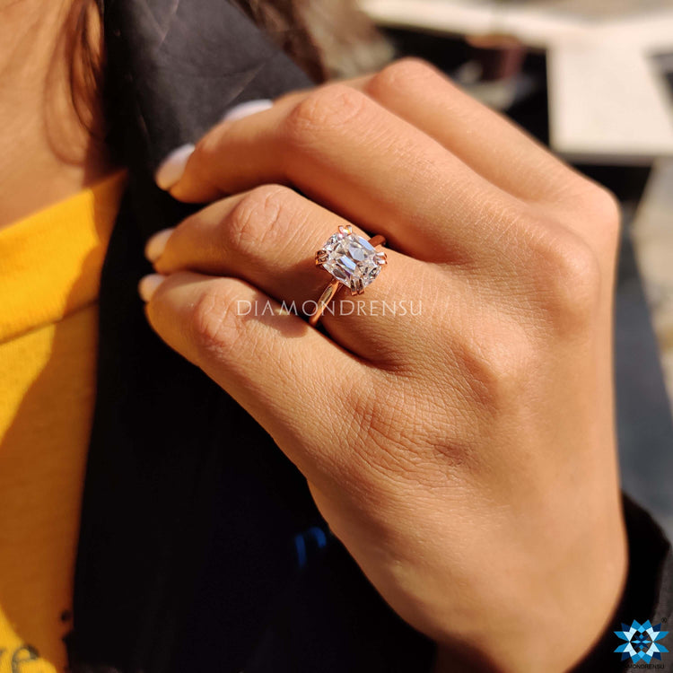 Round solitaire engagement ring with a flawless and elegant design.