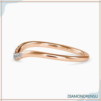 Simple wedding ring in white gold, ideal for minimalist style