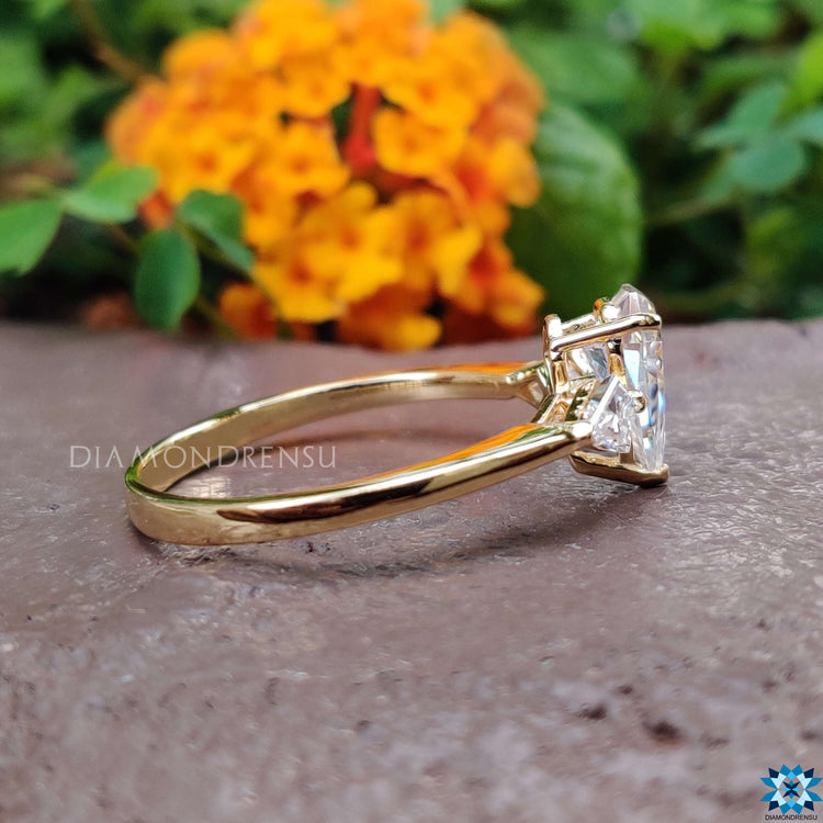 A yellow gold ring brings warmth and elegance to the design.