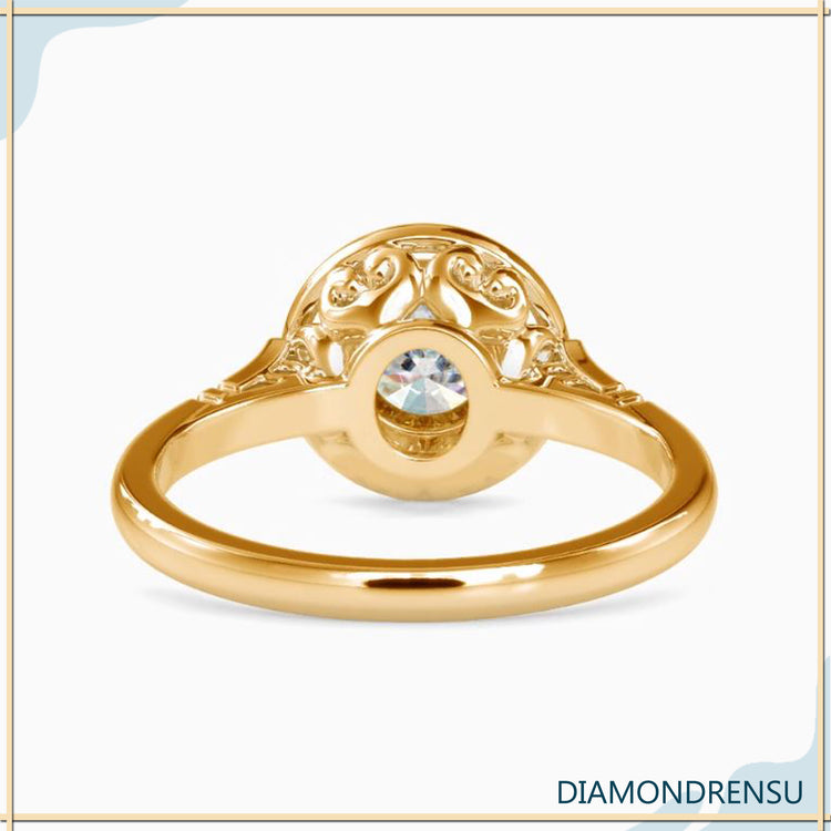 Handmade ring by DiamondRensu, featuring sustainable lab-grown diamonds.