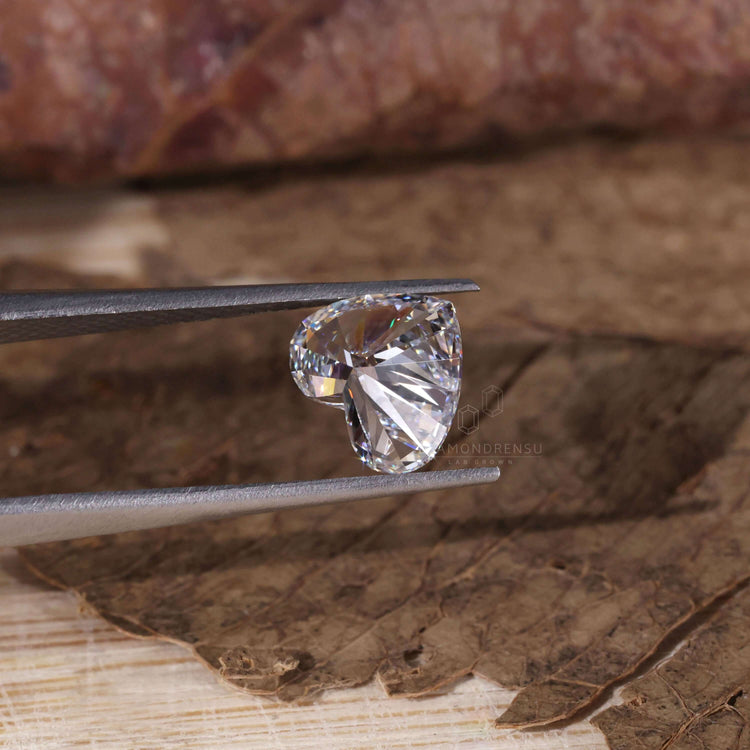 Loose lab grown diamond stones come in heart shaped cuts.