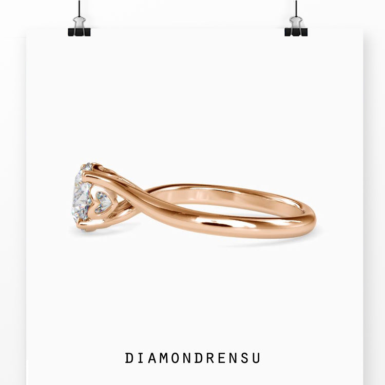 Handmade ring from the Diamondrensu collection with round brilliant design.