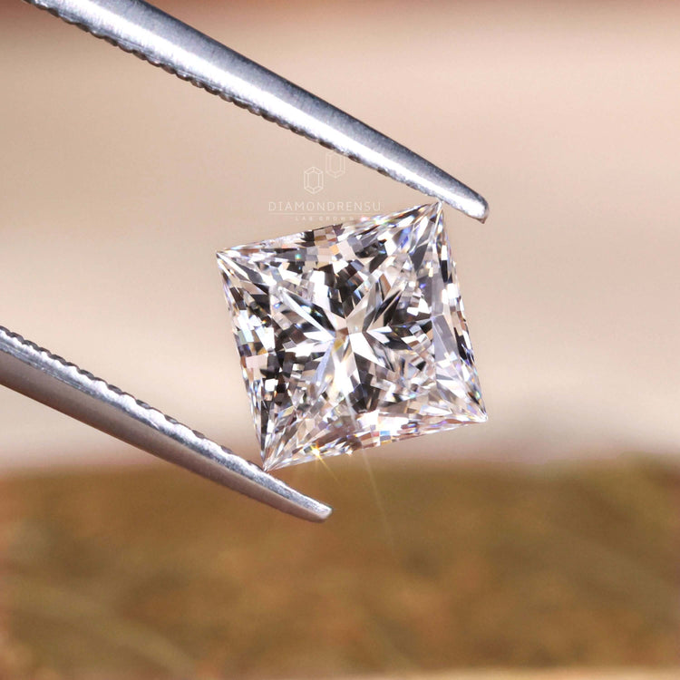 Buy loose diamond in a princess cut with IGI certification and lab grown clarity.