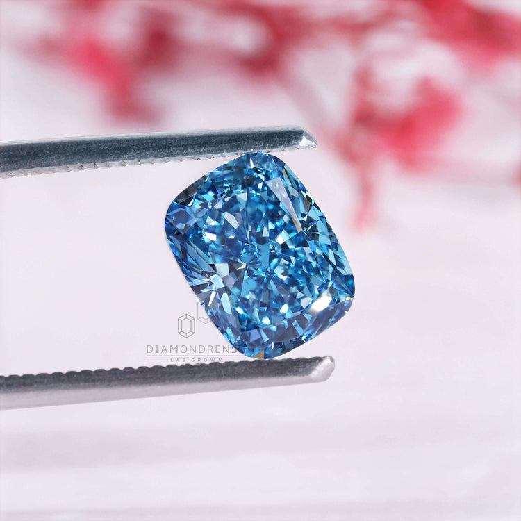 This cushion cut diamond lab grown piece features 2.5 carat weight and rich color.