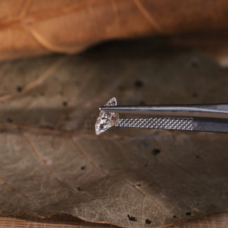 Oval diamond in 1 carat loose form available as IGI certified and eco friendly option.