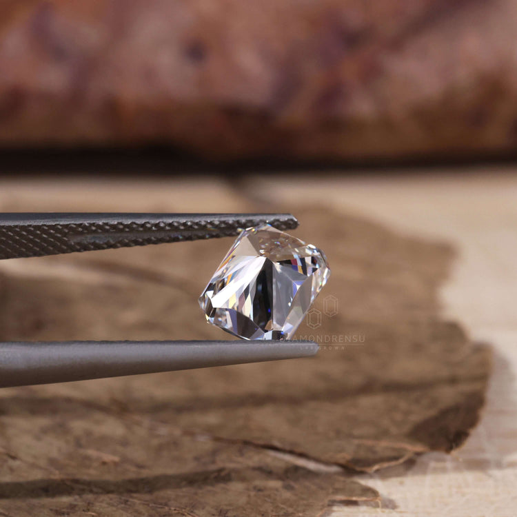 IGI certified radiant diamond loose diamond.