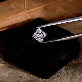 1 carat diamond shaped as princess cut diamond.