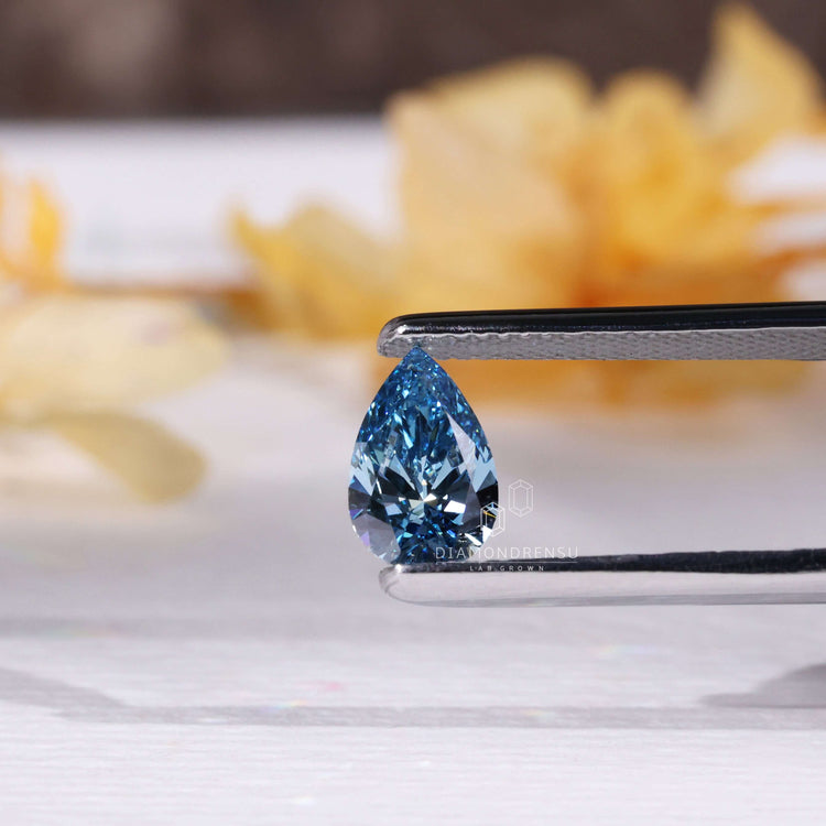 1 carat pear diamond lab grown diamond.
